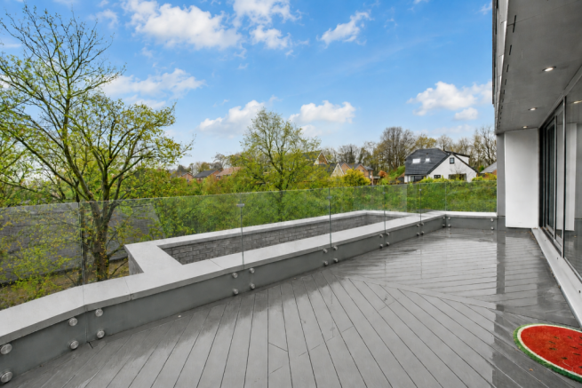 3 bed Penthouse to rent Image 12