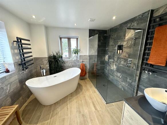 MASTER BEDROOM SUITE