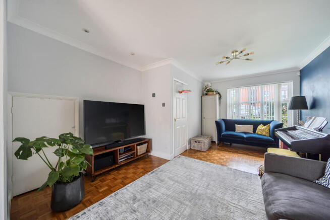 1383988-18-692456...