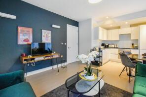 Flat 3, Weir House, Overbridge Square, Newbury RG14 5BP