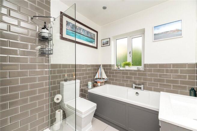 5 bed Detached for sale Image 8