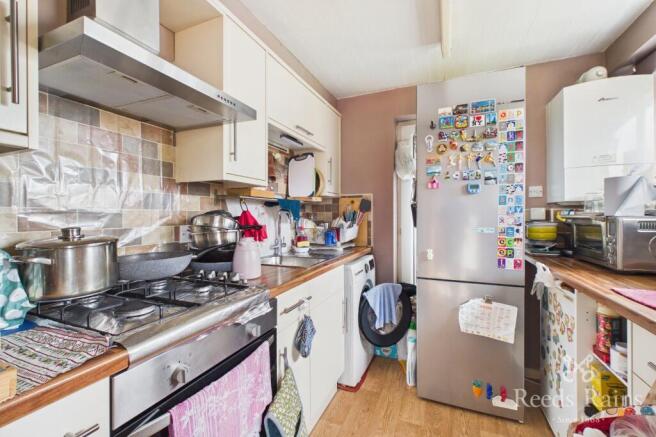 4 bed Bungalow for sale Image 10