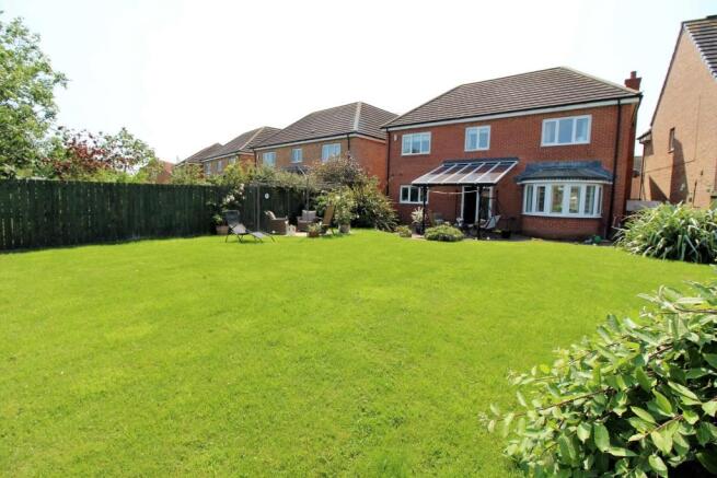 REAR GARDEN 2