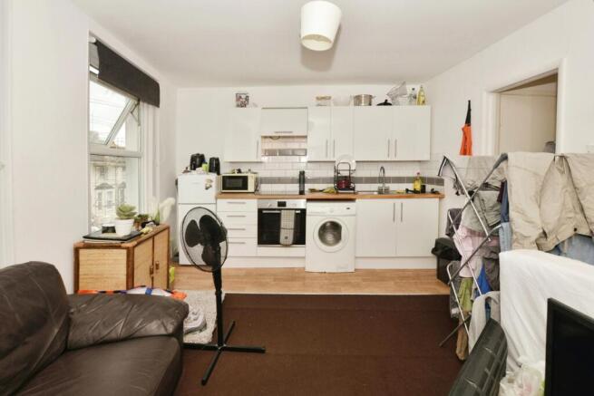 Lounge/Kitchen