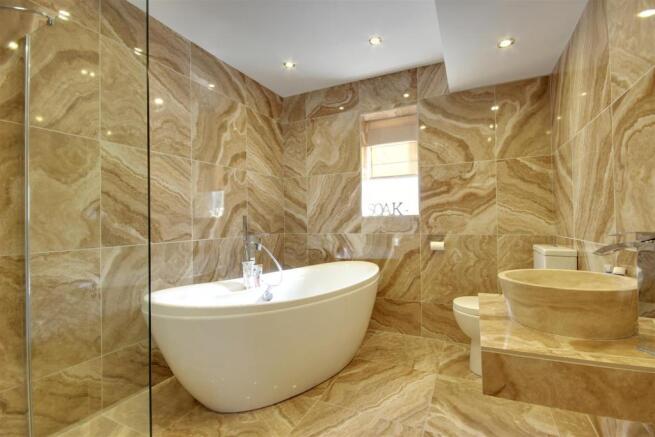 En-Suite Bathroom
