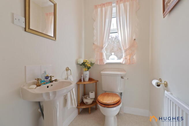 4 bed Detached for sale Image 10