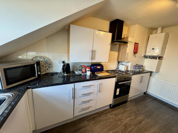 2 bed Flat for sale Image 4