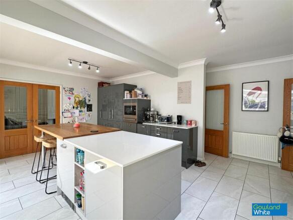 4 bed Detached for sale Image 9