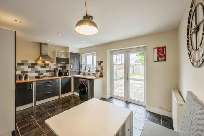 3 bed Semi-Detached for sale Image 6