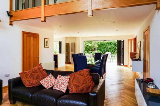 Lounge/Dining Room