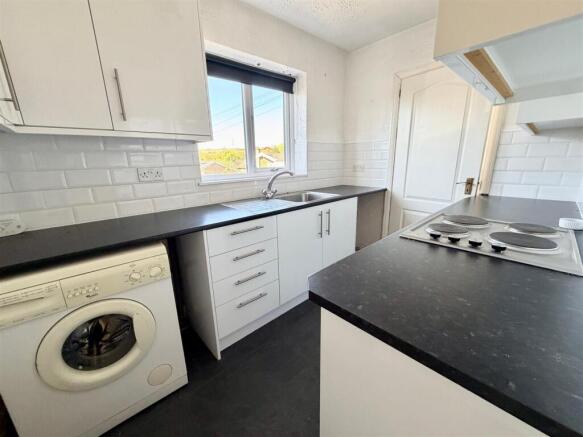 2 bed Semi-Detached Bungalow for sale Image 4