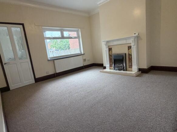 2 bed Terraced to rent Image 5