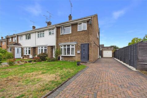 Lynwood Drive, Mytchett, Camberley, Surrey, GU16
