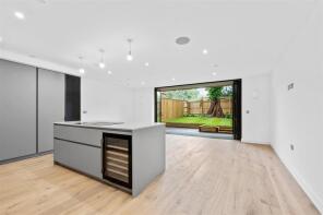 3, Orchard Grove, Raynes Park SW20 0FW