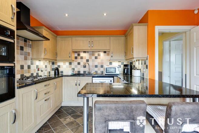 4 bed Detached for sale Image 6