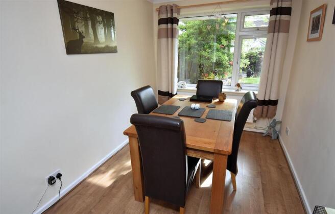 DINING ROOM.jpg