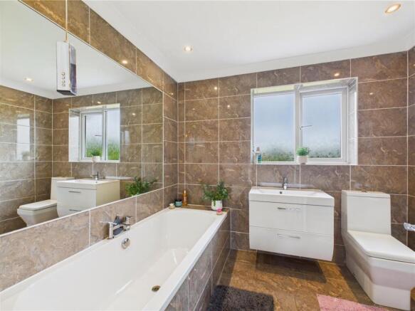 4 bed Detached for sale Image 5