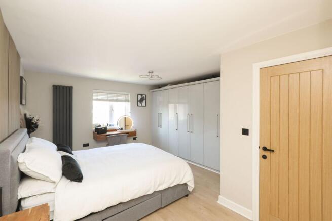 4 bed Town House for sale Image 11