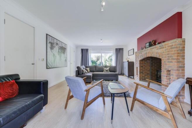 6 bed Detached to rent Image 6