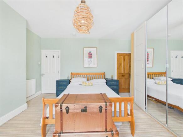 4 bed Terraced for sale Image 10