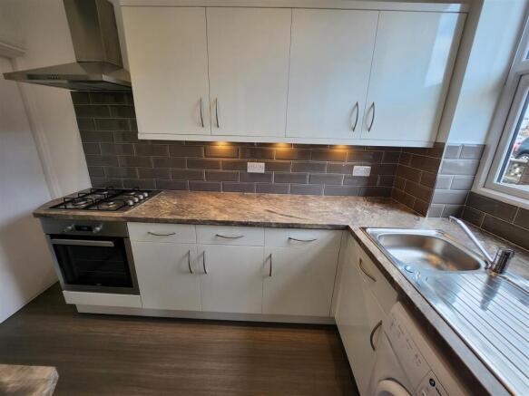 3 bed Terraced to rent Image 4