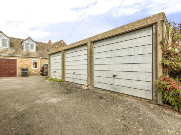 Middle Garage