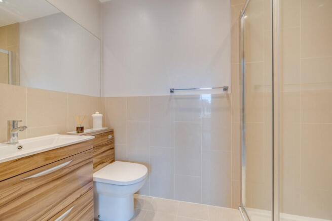 5 bed Detached for sale Image 12