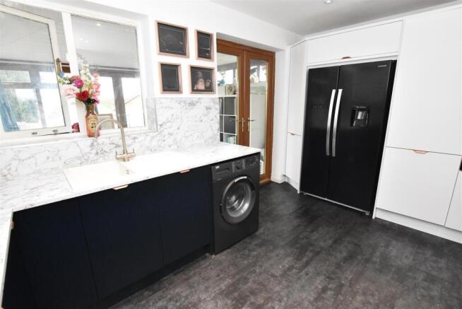 KITCHEN DINING ROOM