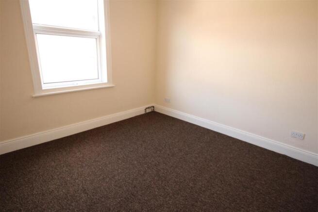 2 bed Apartment to rent Image 6