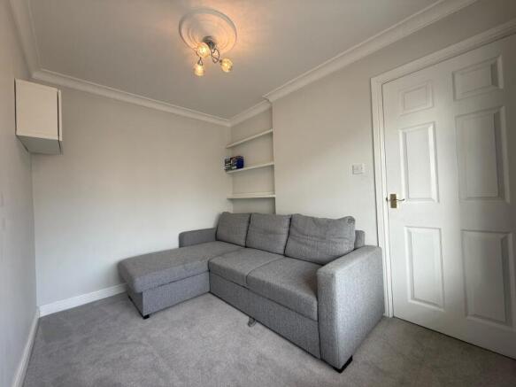 4 bed Detached to rent Image 6