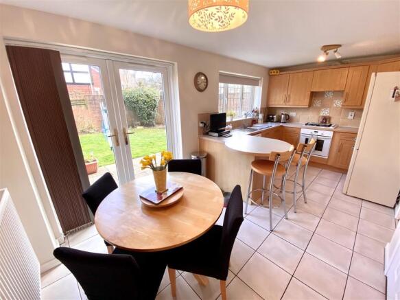 KITCHEN/BREAKFAST ROOM