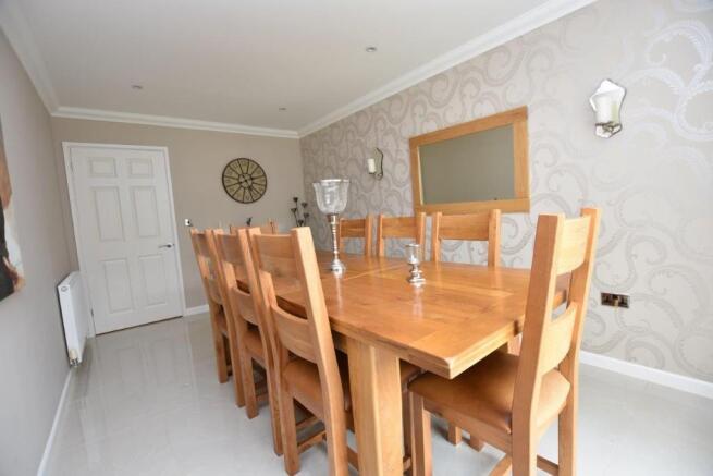 Bed 4/dining room