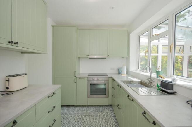 Kitchen pic 2.jpg