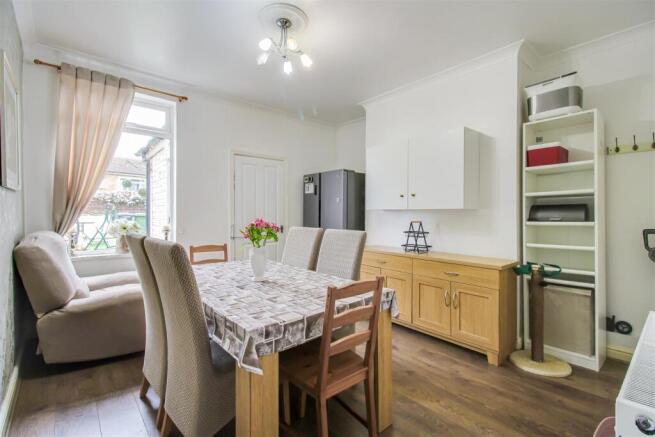 SITTING/DINING ROOM