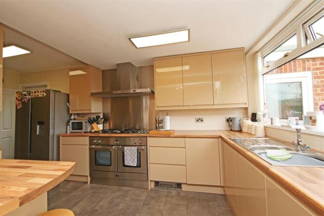 3 bed Semi-Detached for sale Image 6