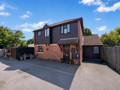 Rookwood Close, Uckfield, TN22 1XB