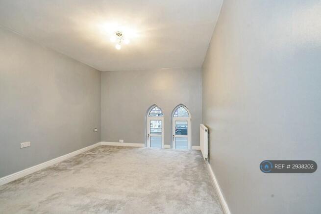 4 bed Semi-Detached to rent Image 6