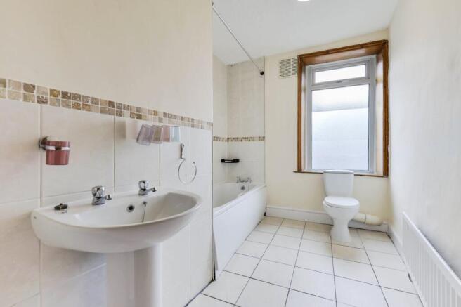 3 bed Terraced for sale Image 9