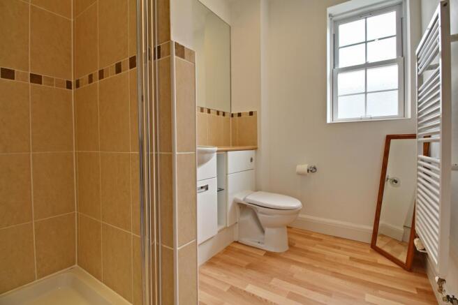 Ensuite to Bed 2