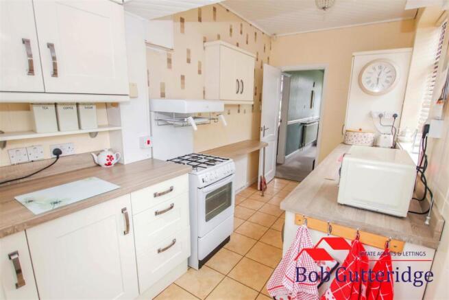 FITTED KITCHEN