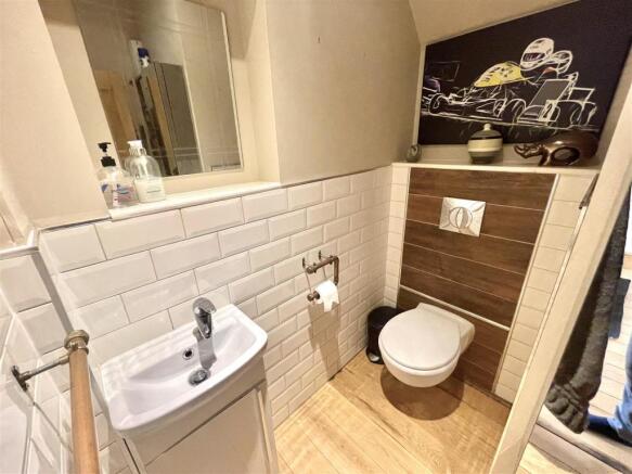 CLOAKROOM :