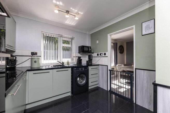 3 bed Semi-Detached for sale Image 6
