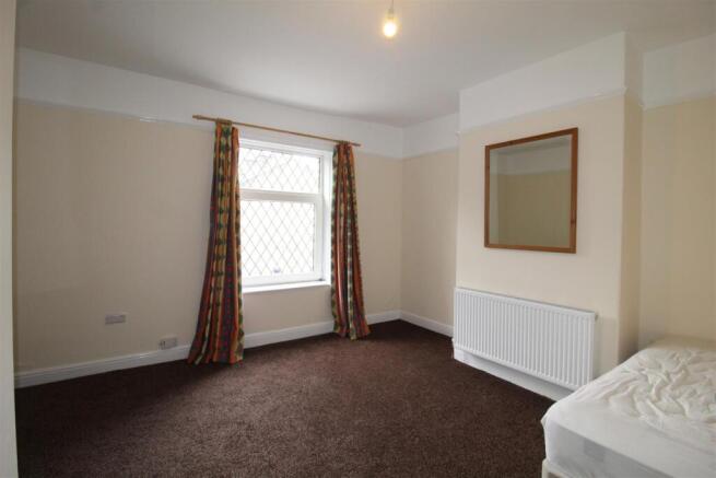 2 bed End of Terrace to rent Image 9