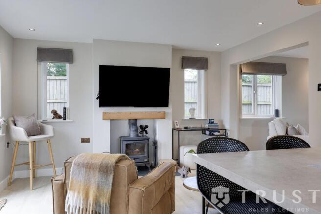 4 bed Detached for sale Image 8