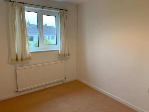 34 Glyn Rhosyn bed2.jpg