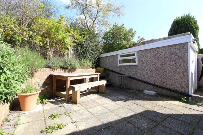 4 bed Semi-Detached to rent Image 12
