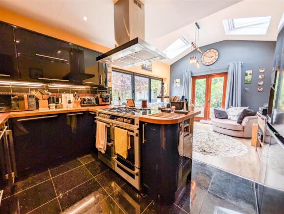 3 bed Detached for sale Image 6