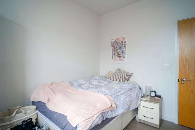 3 bed Flat to rent Image 6