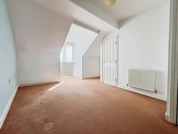 3 bed Town House for sale Image 4