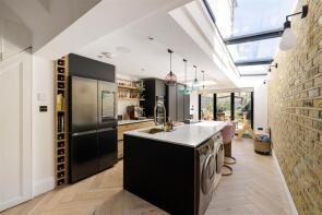 25, Cheneys Road, London E11 3LL